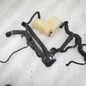 Dostępne od ręki MAGISTRALA WODY TERMOSTAT KOMPLET ZBIORNICZEK RANG ROVER L494 CPLA-8D033-C